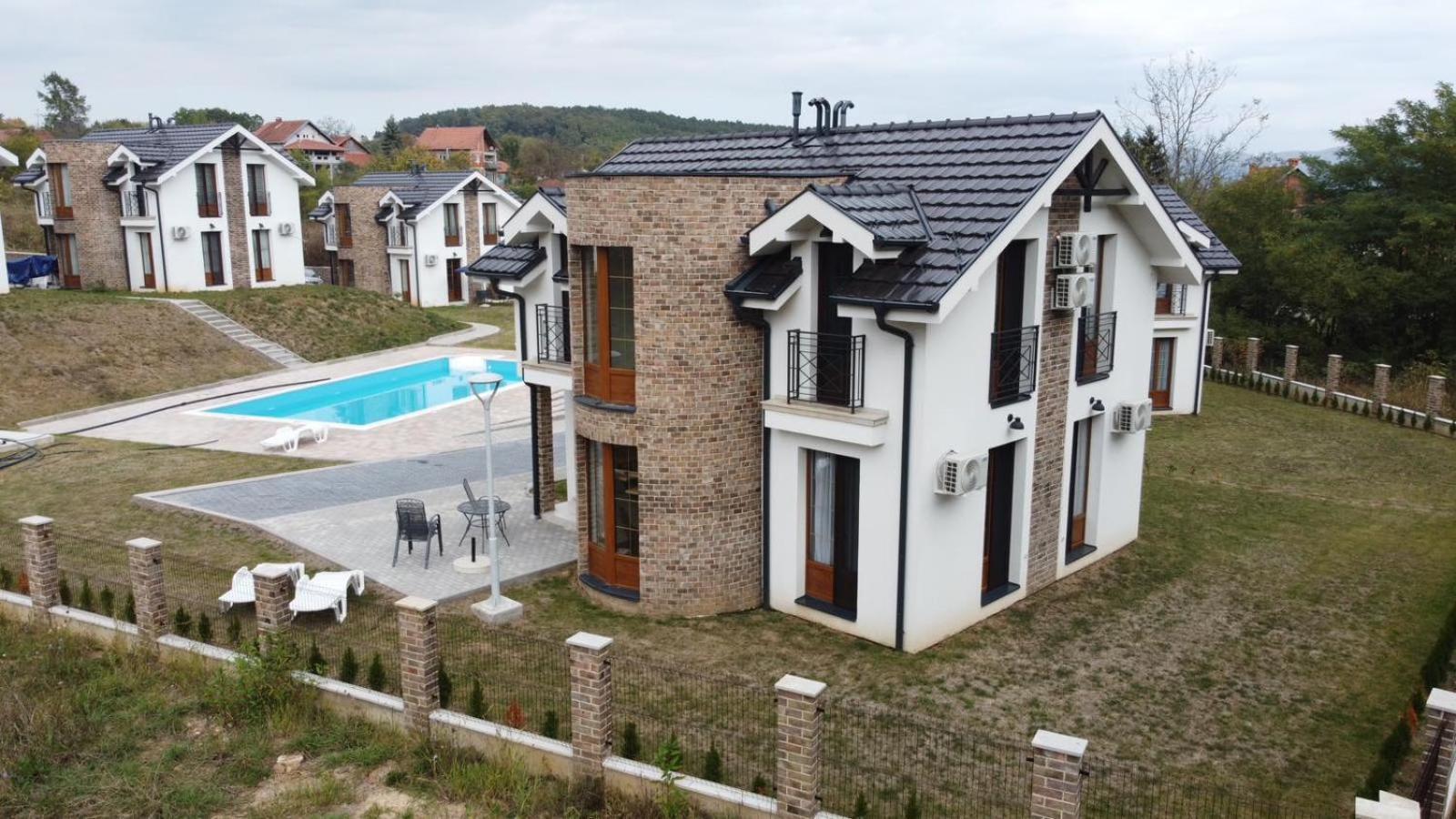 Crown House Aparthotel Vrnjačka Banja Exterior foto